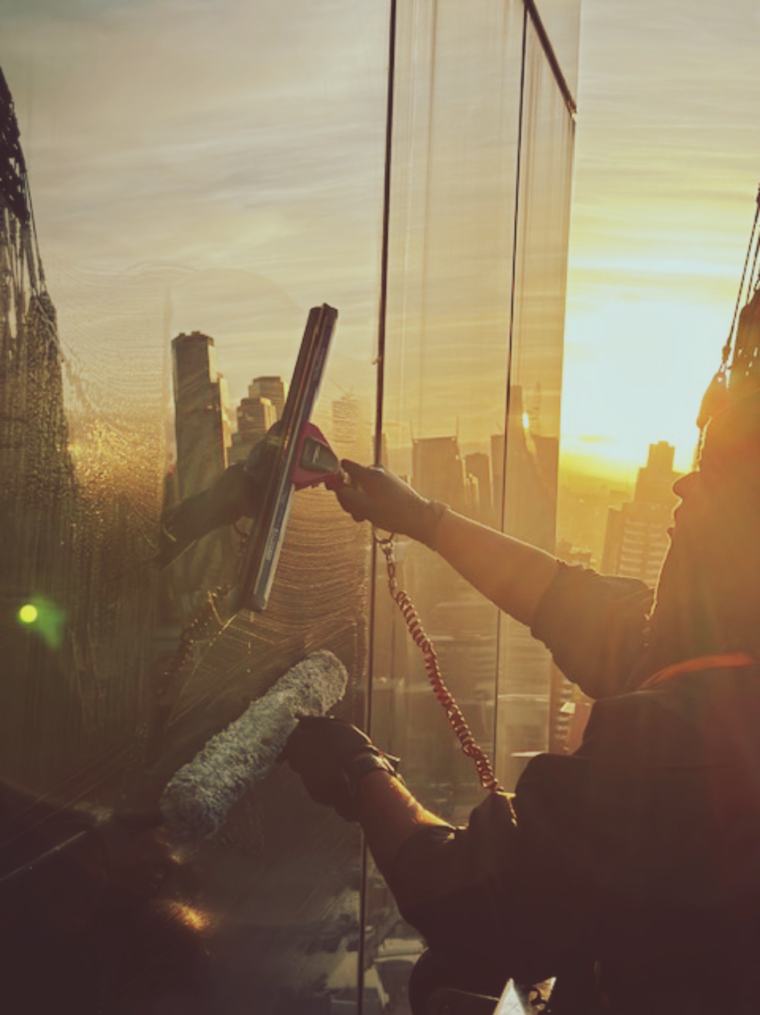 Cleaning windows in winter